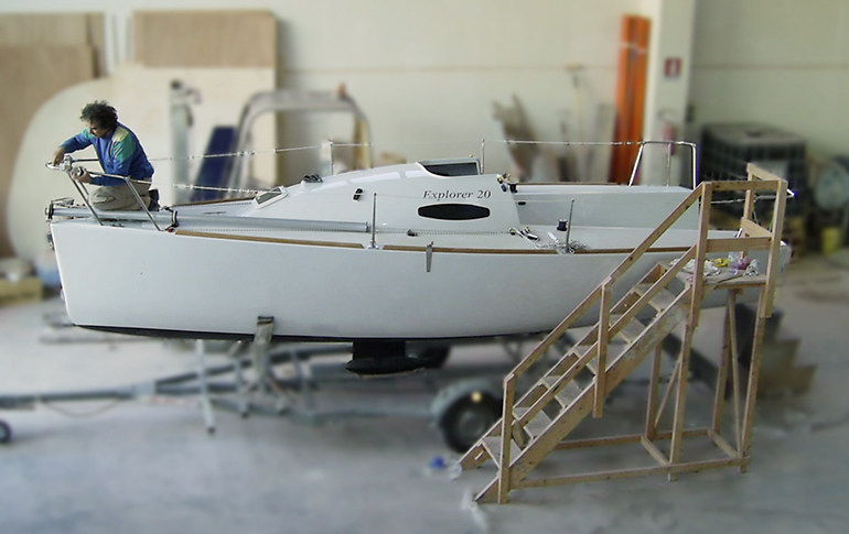 Explorer 20 in costruzione