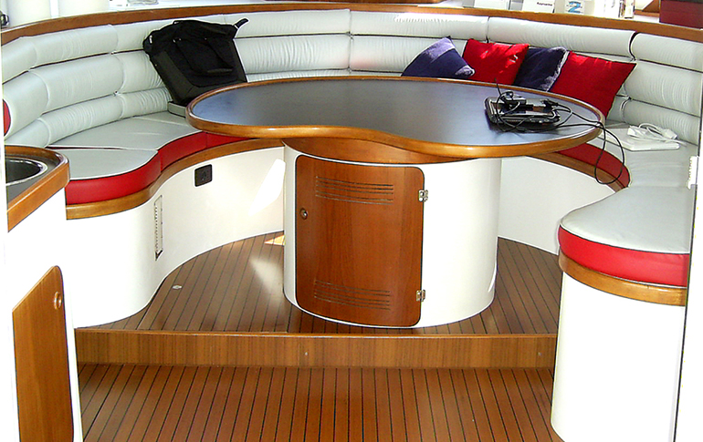 refitting completo dinette catamarano