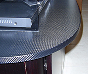 dettaglio top in carbonio per mobile soggiorno