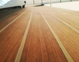 dettaglio passeggiata in teak su B42