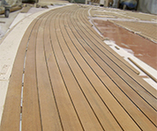 costruzione passeggiata in teak