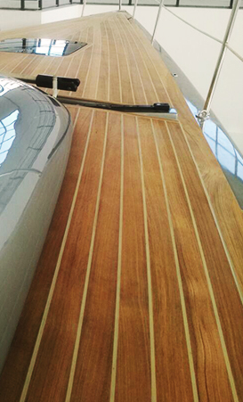 passeggiata in teak su B42