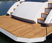 plancetta in teak su Franchini Yachts
